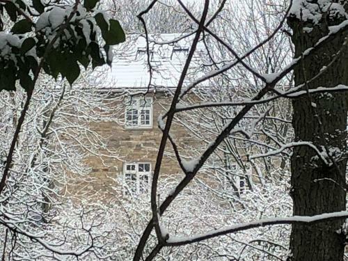 Wonderfully Scenic And Comfortable Dales Mill Property