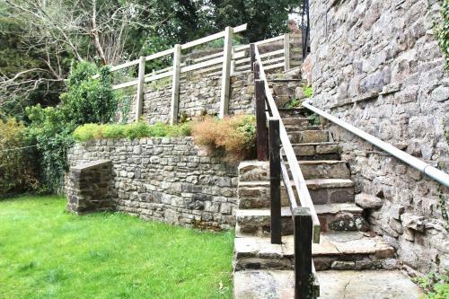 Wonderfully Scenic And Comfortable Dales Mill Property