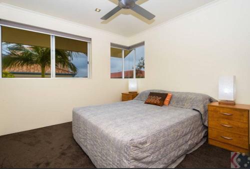 Gorgeous 4 Bed Beachside Apartment - Diamond Beach Resort