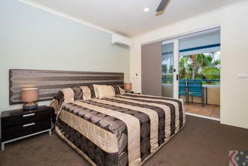 Gorgeous 4 Bed Beachside Apartment - Diamond Beach Resort