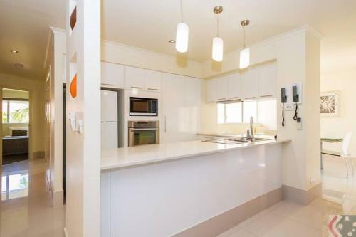 Gorgeous 4 Bed Beachside Apartment - Diamond Beach Resort