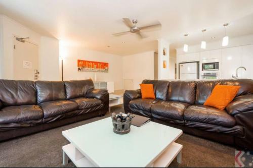Gorgeous 4 Bed Beachside Apartment - Diamond Beach Resort