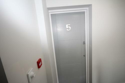 Holden Court Apartment 5