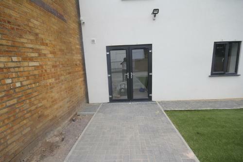 Holden Court Apartments -apt 4