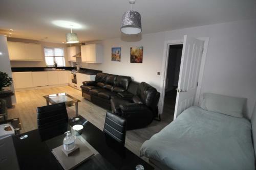 Holden Court Apartments -apt 4