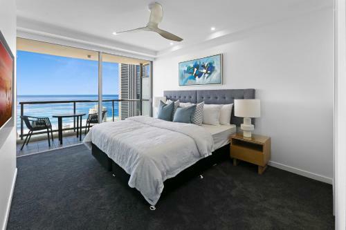 Chevron Renaissance 3 Bed Apartment By Vaun