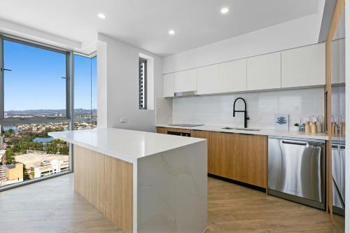 Chevron Renaissance 3 Bed Apartment By Vaun