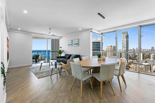 Chevron Renaissance 3 Bed Apartment By Vaun