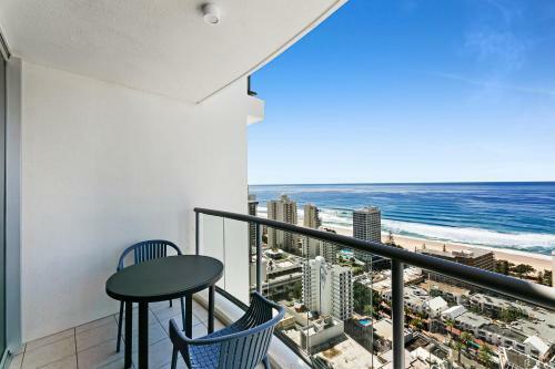 Chevron Renaissance 3 Bed Apartment By Vaun