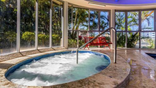 Chevron Renaissance 3 Bed Apartment By Vaun