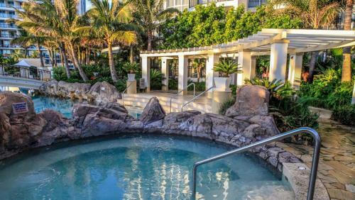 Chevron Renaissance 3 Bed Apartment By Vaun