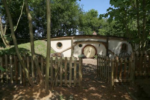 Pod Hollow: Hobbit Home
