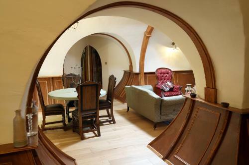 Pod Hollow: Hobbit Home