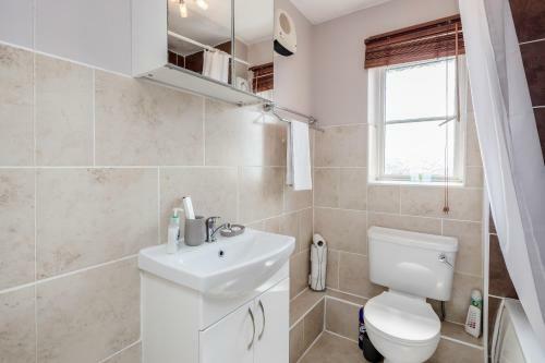 Captivating 3-bed Apartment In Grays