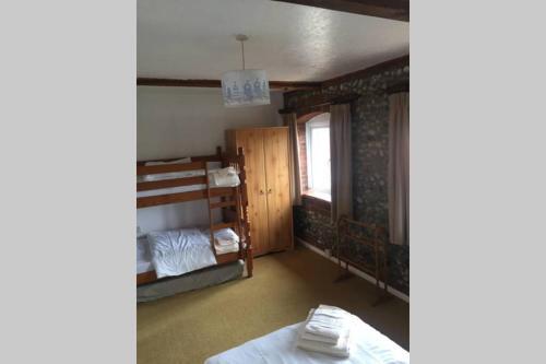 Hoxne House Weybourne Sleeps 14