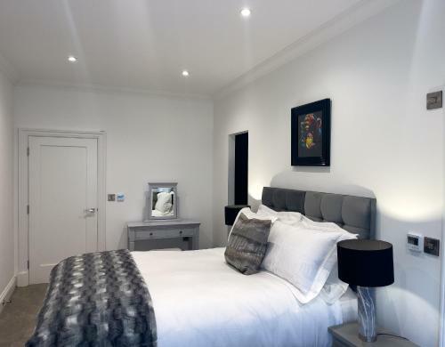 5* Luxury Home With Cinema & Games Room