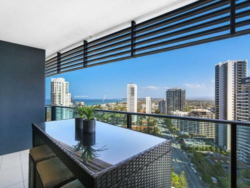 Oracle Broadbeach Gorgeous Modern 2 Bed 1 Bath Apartment