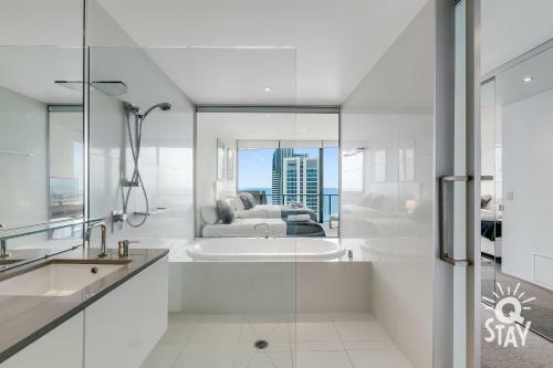 Apartamento Circle On Cavill ? 4 Bedroom Sub Penthouse Full Ocean View!