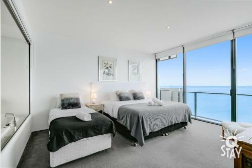 Apartamento Circle On Cavill ? 4 Bedroom Sub Penthouse Full Ocean View!