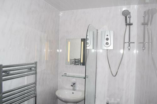 Spacious 3 Bedroom Apartment Near Worksop