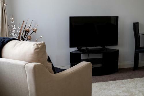 Beautiful Seaside Apartment-free Parking