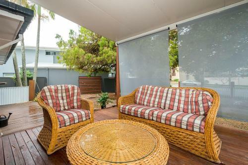 Burleigh Home // Moments To Water