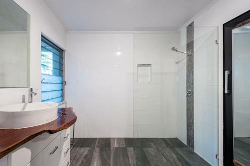 Burleigh Home // Moments To Water