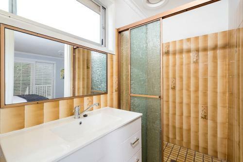 Burleigh Home // Moments To Water