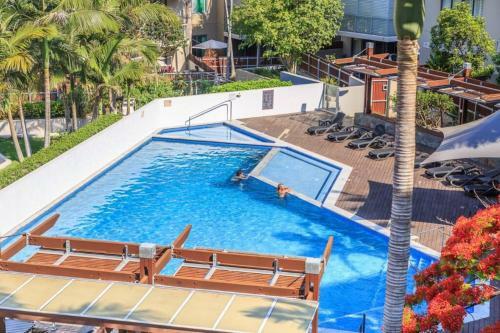 Luxe 3 Bedroom Rooftop Beachside Apartment