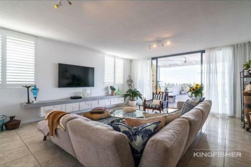 Luxe 3 Bedroom Rooftop Beachside Apartment