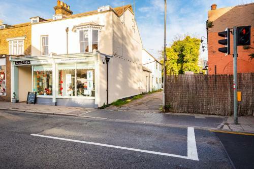 The Old Schoolroom - Unique & Central With Parking