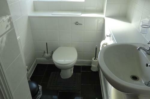 Newly Refurbished 5 Bedroom House