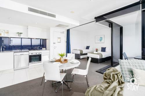 Apartamento Circle On Cavill 1 Bedroom Spa & Study, Hinterland View - Qstay