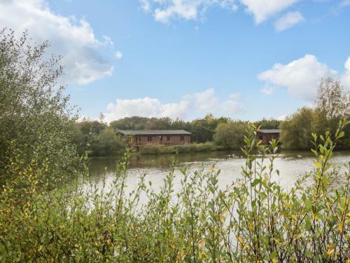 Orchard Lakes - Lodge 2