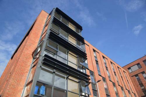 Student Only - Cosy Ensuite Bedroom In A Shared Apartment - Collegiate Riverside Way