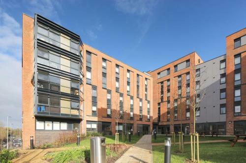 Student Only - Cosy Ensuite Bedroom In A Shared Apartment - Collegiate Riverside Way