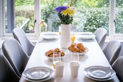 Bellman Apartment - Pet Friendly With Parking