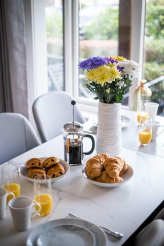 Bellman Apartment - Pet Friendly With Parking