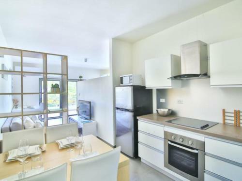 Hostal Room In Apartment - Apartment With Quiet Garden