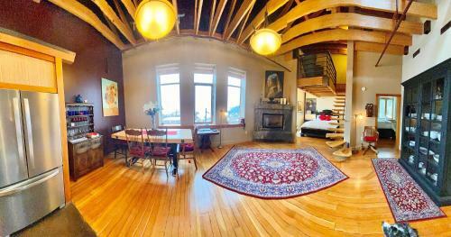 Apartamento Luxury Old Firehall Suites Rossland Bc