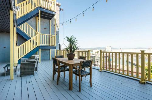 Apartamento Des Remparts- 2-bed With Great Views, Terrace