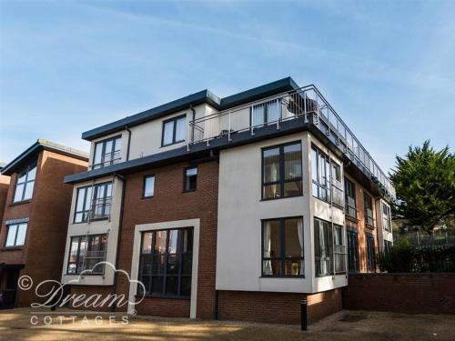 Admiral's Retreat