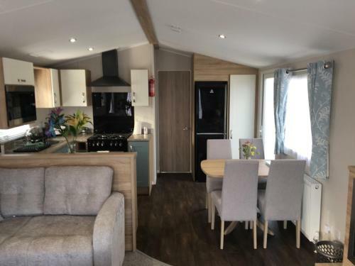 2 Swan View Haven, Littlesea