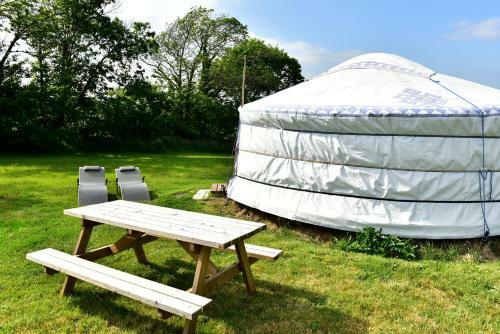 Agroturismo Yourtes Et Roulottes De La La�ta