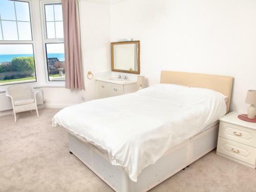 Weymouth Bay Apartment A