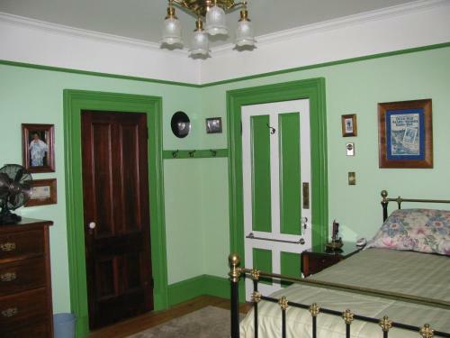 Gower Manor Historic Bed & Breakfast