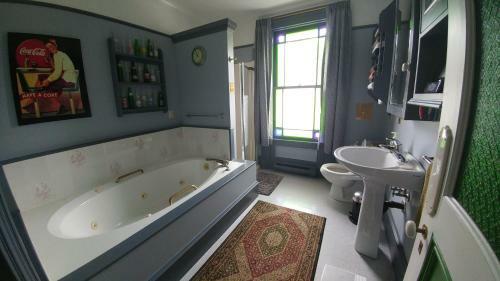 Gower Manor Historic Bed & Breakfast