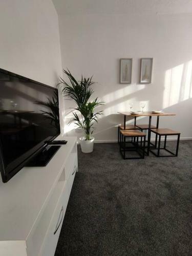 1 Bedroom Apartment With Free Parking