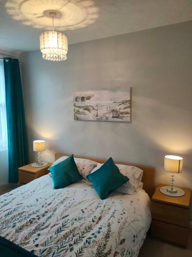 Sunrise View - Beachfront Apartment, Weymouth