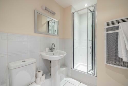 Apartamento Cosy 2 Bed 2 Bath Central Windsor & Parking